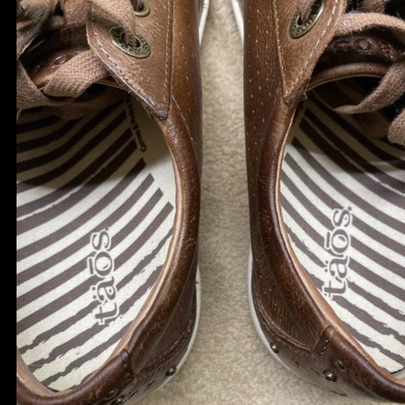 Taos Women's Freedom brown walking leather Sneaker/shoe Studded grunge boho 9 - Picture 4 of 7